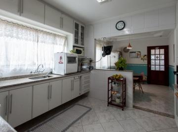 8f6a8093-c4b5-4f29-a369-04d0955377d2 · Confortável sobrado para venda em Pirituba com 4 quartos, sendo 2 suítes, 242m²