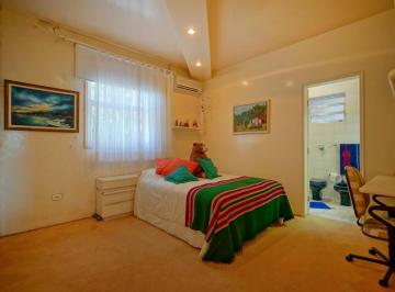 IMG_20260608_025206_000.jpeg · Versátil casa para venda em Jardim Leonor com 3 quartos, sendo 3 suítes, 340m² - remaxfront#SIYUL