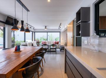 IMG_20260625_091509_000.jpeg · Elegante casa para venda em Alto de Pinheiros com 4 quartos, sendo 4 suítes, 344m² - remaxfront#WMBK