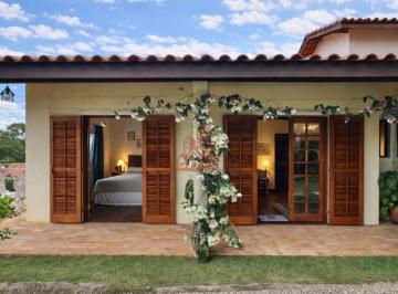 Casa · 423m² · 4 Quartos · 8 Vagas · Estilo Campo – Condomínio Fechado – Vista Espetacular