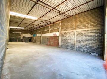 Comercial · 250m² · 1 Quarto · 3 Vagas · Galpão para Locação em Caucaia do Alto – Excelente Localização