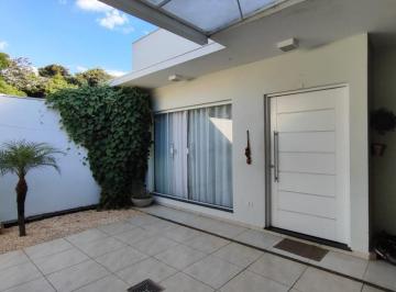 2f23a4b9-5c48-41ee-8a0d-b4fc28e5cfe5 · Versátil casa para venda em Jardim Sevilha com 3 quartos, sendo 2 suítes, 161m²