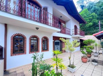 ce9d8d4a-fcef-475d-ab0f-f8153a966fc2 · Sensacional casa de vila para venda em Centro com 3 quartos, sendo 1 suíte, 270m²