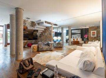 Casa de 4 quartos, São Paulo · Oportunidade em Condomínio no Alto de Pinheiros ao lado do Colégio Santa Cruz!!