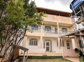 Casa · 340m² · 6 Quartos · 4 Vagas · Casa com sobrado nos fundos, múltiplos quartos, lote com duas construções – Taguatinga Norte/DF