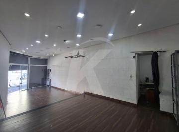 Comercial · 95m² · 1 Vaga · Salão comercial com 2 banheiros.