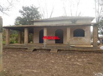 Rural · 100m² · 4 Quartos · Chácara com 4.950m² à Venda em Caçapava - Casa Ampla, Quiosque com Churrasqueira e Campo de Futebol