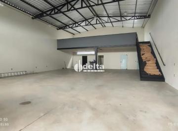 Comercial · 312m² · 2 Vagas · Galpão comercial disponível para locação e venda no bairro Marta Helena em Uberlândia-MG