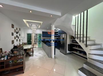 Casa · 203m² · 3 Quartos · 3 Vagas · casa triplex em condomínio fechado na praia de Ipitanga.