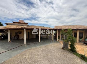 Casa · 426m² · 5 Quartos · 4 Vagas · Casa estilo chácara com piscina à venda em Valinhos/SP