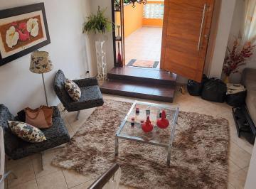 25ccc2ce9441f7c02b4655d9838bd48e7a77172e · Sobrado à venda no Centro de Jacareí com 3 quartos e 3 suítes