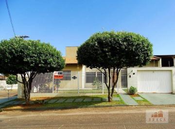 b8808a5defabef45dbedd711a2ff22f978af317c · Casa com 3 dormitórios à venda, 220 m² por R$ 910.000,00 - Centro - Navirai/MS