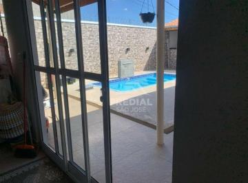 4a605e17808c817bbe2e73a41f6b8e9d8dfff1cd · Oportunidade Única: Casa Nova com Piscina.