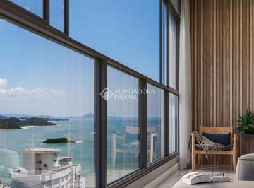 20 · Apartamento com quatro dormitórios, duas suítes e três vagas no centro de Balneário Camboriú
