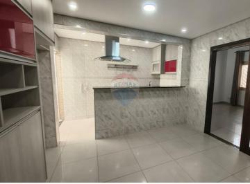 Casa · 250m² · 2 Quartos · 3 Vagas · Casa térrea à venda, com 250m² de terreno, 2 dormitórios e garagem coberta para 3 carros.