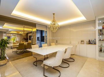 Casa · 243m² · 4 Quartos · 2 Vagas · Casa com piscina aquecida em condomínio em Santa Q