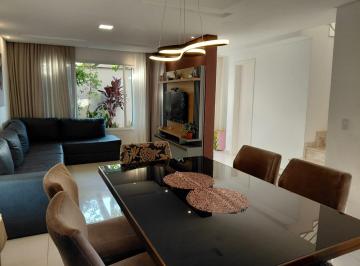 Sala de jantar e estar · Sobrado de 3 andares com ótima iluminação e ventilação