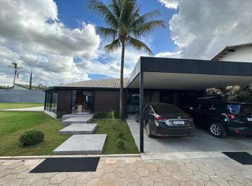 Casa de 4 quartos, Águas Claras · Casa com 4 quartos em Arniqueiras, 1230 m² de terreno à venda
