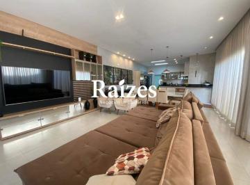 Casa · 275m² · 3 Quartos · 4 Vagas · Casa à Venda em Uberlândia (Novo Mundo Leste) - 3 suítes, 4 vagas, 275 m² internos