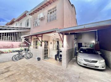 Casa · 130m² · 4 Quartos · 2 Vagas · Casa Geminada de Esquina 4 Quartos sendo 1 Suíte, 130m², 2 Vagas, Bairro Santa Amélia, próximo a Ave