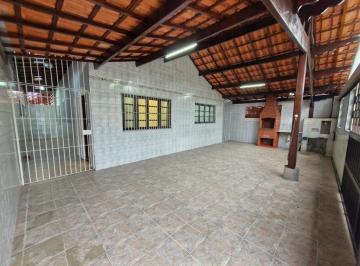 Casa · 66m² · 2 Quartos · 4 Vagas · Excelente casa reformada de 2 dormitórios e quintal com 4 vagas de garagem no Maracanã!