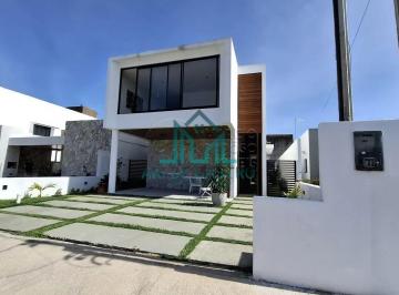 Casa · 257m² · 3 Quartos · 4 Vagas · Casa em Condomínio com 3 Suítes, 257m², 4 Vagas e Varanda a 200 metros da Praia de Paripueira - Alag