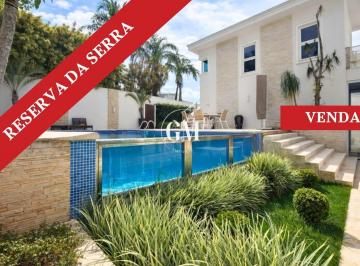 Casa · 483m² · 5 Quartos · 6 Vagas · Condomínio Reserva da Serra - Residência Sofisticada com 5 Suítes, Estúdio Acústico e Área de Lazer 