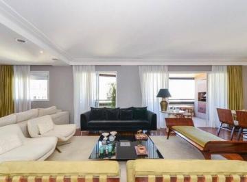 Apartamento · 202m² · 3 Quartos · 3 Vagas · 
    Excelente Apto em Moema 202 m²