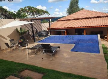 Foto 01 · Chácara à venda na cidade de X com 3 quartos, 1 suíte, 2 salas e 250m² na Vila Hípica.