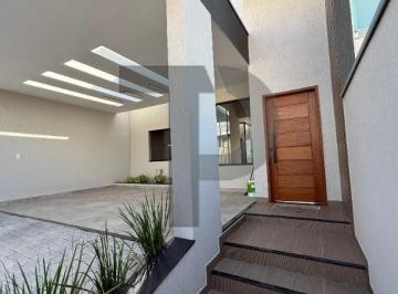 Fachada · Casa à venda em Resende no Parque Ipiranga com 3 quartos, 1 suíte, 2 salas, 2 banheiros, 2 vagas de 