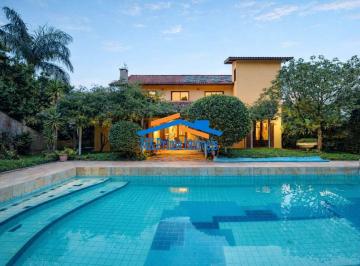 Casa · 503m² · 3 Quartos · 5 Vagas · Cond. Euroville - Charmosa, 3 sts, piscina, ótima área gourmet, pomar!