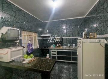 Casa · 400m² · 2 Quartos · 2 Vagas · Vendo casa em Itaúna com 03 quartos com excelente localização.