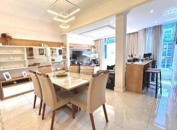 SALA AMPLA · Apartamento reformado com 68m² na Rua Bolivar, Copacabana/RJ