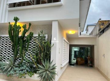 Casa · 350m² · 3 Quartos · Sobrado à venda no Gonzaga em Santos.