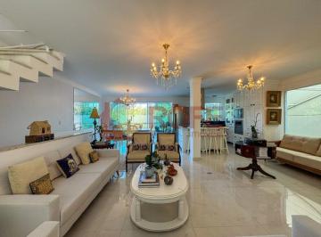 Casa · 270m² · 4 Quartos · 2 Vagas · Casa à venda ou locação em condomínio fechado no Campo Belo. Com 270m²