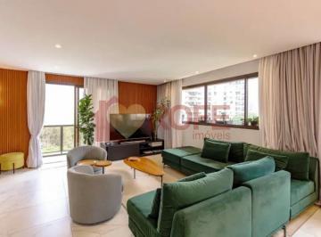 Apartamento · 213m² · 3 Quartos · 4 Vagas · Apartamento de 213 metros com 3 suítes em Moema, lazer completo, fora da rota de aviões