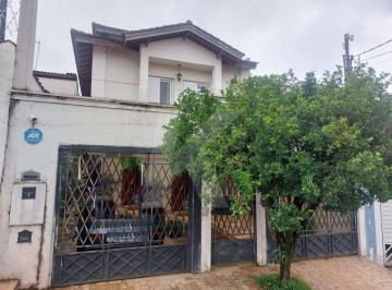 Casa · 178m² · 3 Quartos · 2 Vagas · Sobrado com 3  Suites, 2 Vagas de Garagem, Quintal com Churrasqueira,  Confira !