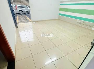Comercial · 360m² · 3 Vagas · Prédio comercial disponível para aluguel no bairro Santa Mônica em Uberlândia-MG.