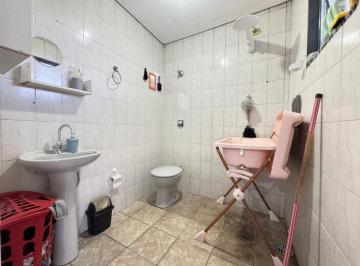 40f94326-f4cd-42e2-9659-03ecfbdd1a05 · Deslumbrante casa para venda em Jardim Santa Adélia com 5 quartos, 92m²