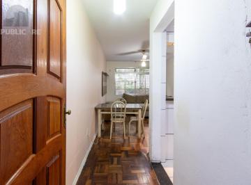 Apartamento · 58m² · 3 Quartos · Apartamento térreo com pátio privativo no coração do Menino Deus, 2 dormitórios.