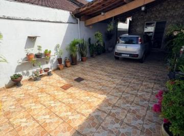 Casa · 131m² · 3 Quartos · 4 Vagas · Excelente casa geminada com 3 dormitórios e apenas 200m da praia do Jardim Real!