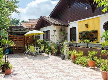 Casa · 174m² · 6 Quartos · 2 Vagas · Casa térrea com 6 quartos à venda em Vila romana - SP