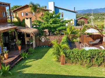 Casa · 281m² · 8 Quartos · 4 Casas com Piscina em Terreno de 944,59 m² na Praia do Rosa, Imbituba/SC