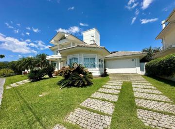 Casa · 343m² · 4 Quartos · Casa em condomínio fechado com 4 suítes, terreno 951m2