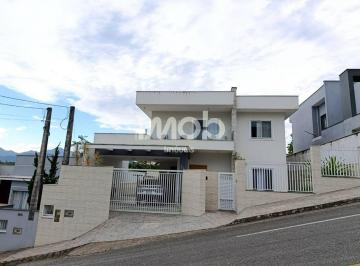 Casa · 318m² · 4 Quartos · 2 Vagas · CASA COM SUÍTE + 3 QUARTOS, AMIZADE