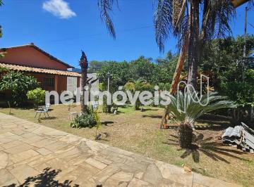 Frente da Casa Com Jardim · Sítio em condomínio fechado com pomar e 1000m²; de terreno