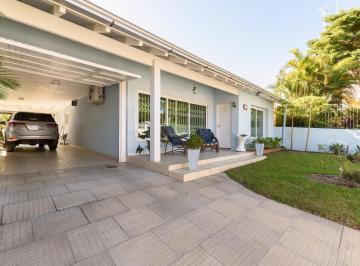 Casa · 349m² · 3 Quartos · 5 Vagas · Venha morar em 350 m² com um clube em sua casa!