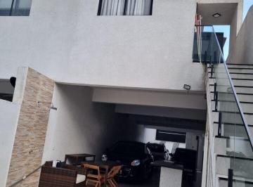 Casa · 200m² · 3 Quartos · 6 Vagas · Bela casa a venda