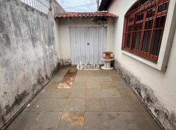 Casa · 360m² · 3 Quartos · 3 Vagas · Casa disponível para venda no bairro Santa Mônica em Uberlândia-MG