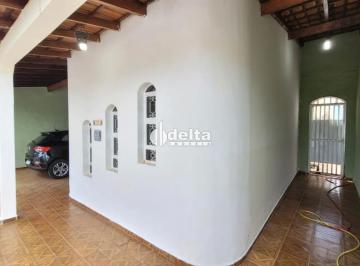 Casa · 250m² · 3 Quartos · 2 Vagas · Casa residencial com 3 quartos sendo 1 suíte disponível para venda no bairro Presidente Roosevelt em